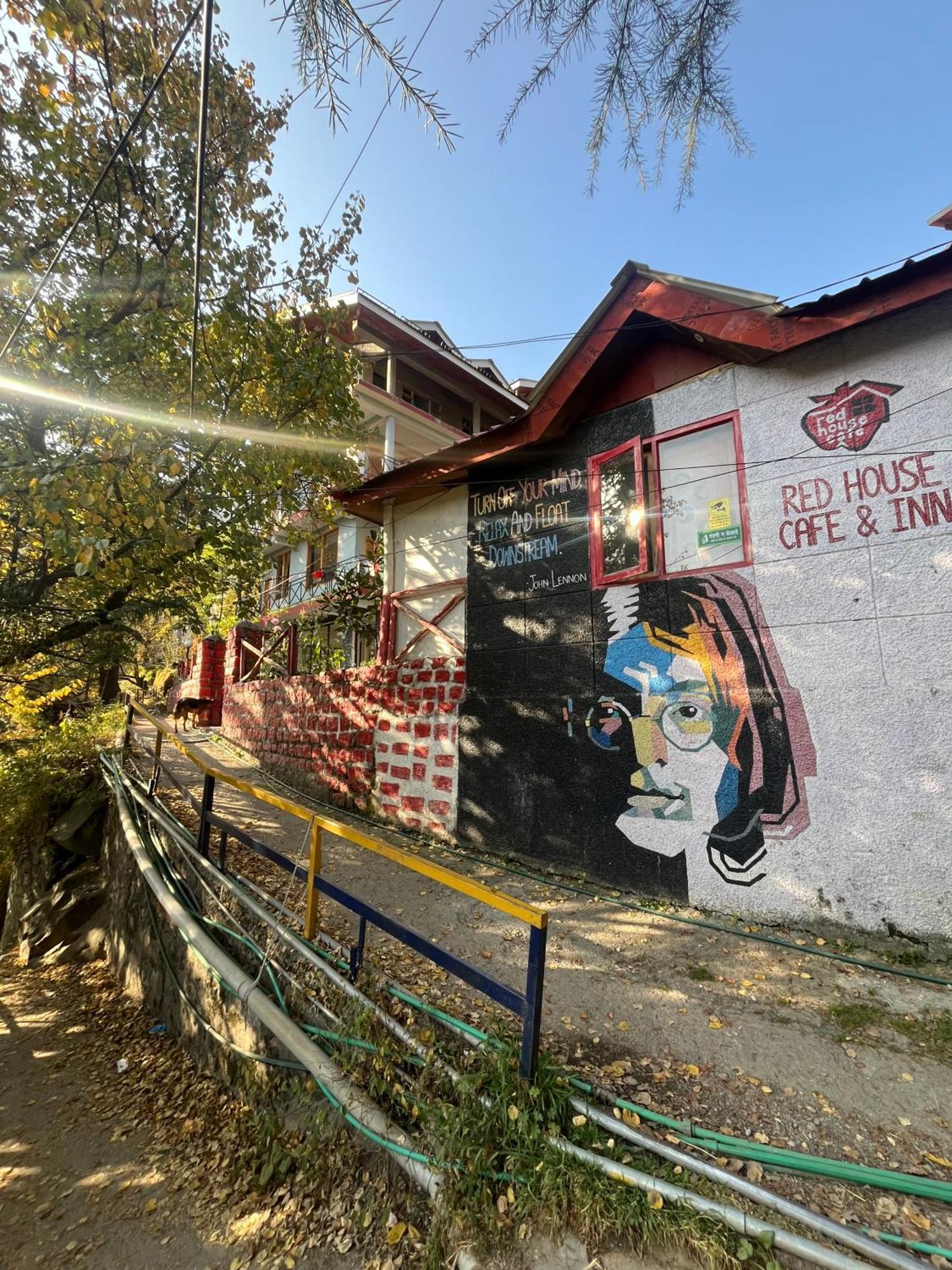 Red House Cafe And Inn Manāli Exterior foto